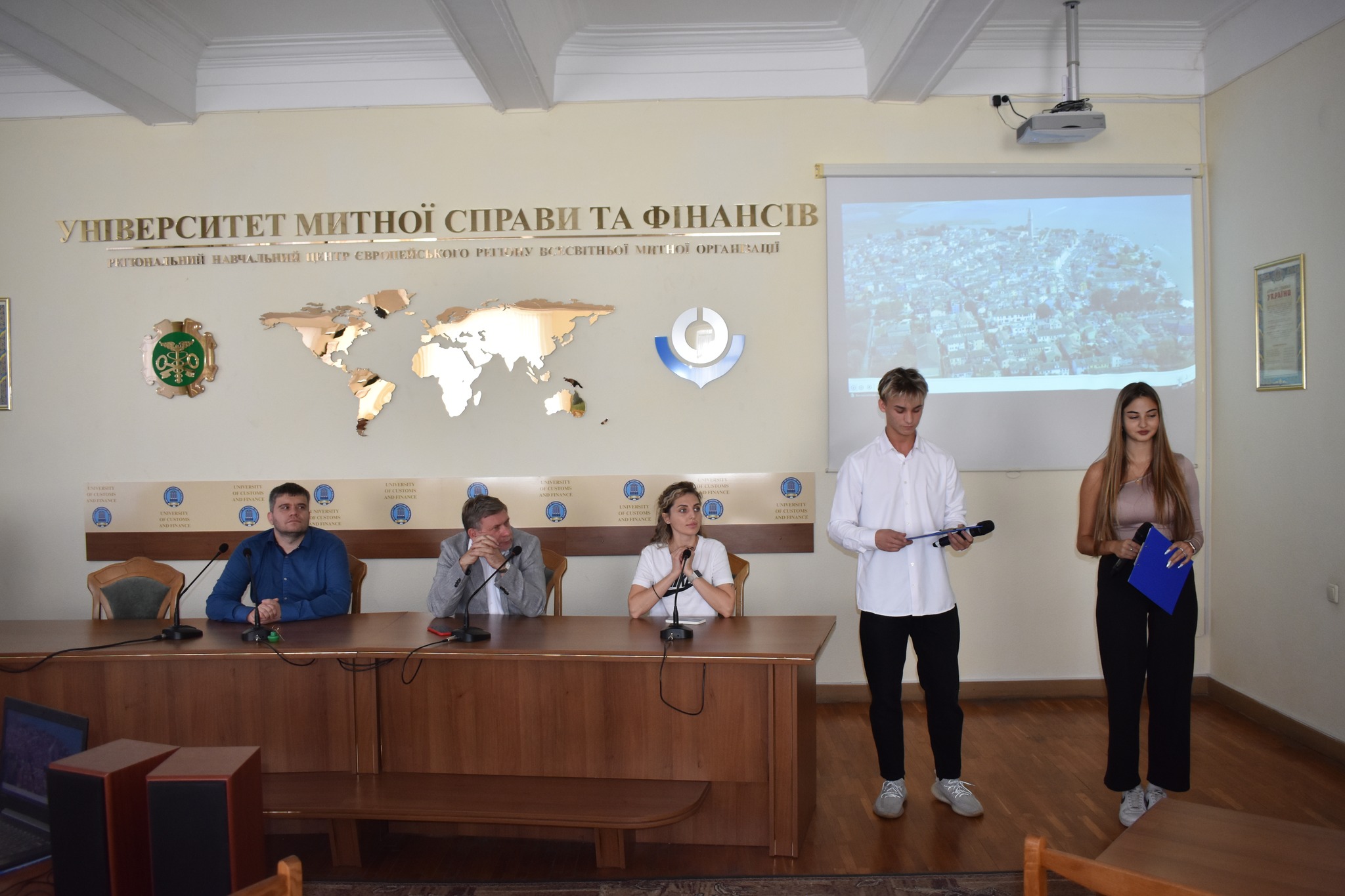 УРОЧИСТА ПОСВЯТА У ТУРИСТИ СТУДЕНТІВ СПЕЦІАЛЬНОСТІ 242 «ТУРИЗМ І РЕКРЕАЦІЯ»