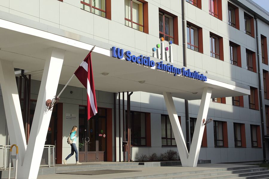 Студенти спеціальності 291 «Міжнародні відносини, суспільні комунікації та регіональні студії» завершили навчальний онлайн-курс Латвійського університету та отримали сертифікати