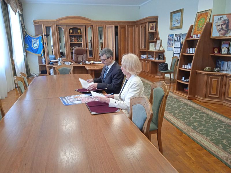 Університет митної справи та фінансів підписав договір про співпрацю з Центром розвитку 