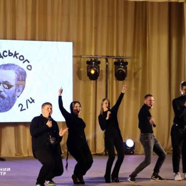 Гумористична команда “Вернадського 2/4” посіла 2 місце на фестивалі “Ліга сміху - студентство ДНІПРА”