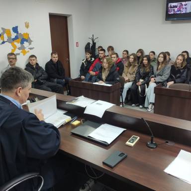 Освітня співпраця Центру судової освіти триває: майбутні юристи побували на засіданнях дніпропетровського окружного адмінсуду