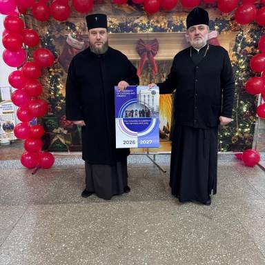 Високопреосвященнійший Владико Симеон та отець Віталій привітали співробітників університету 