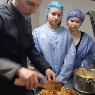 Гастрономічні інновації: здобувачі вищої освіти ОПП  «Готельно-ресторанна справа» здобувають практичні навички приготування страв японської кухні