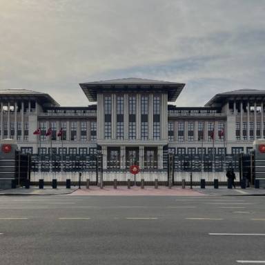 Шановні друзі!